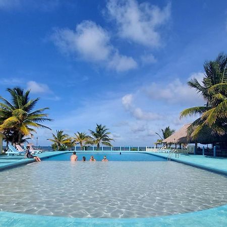 Royal Caribbean Resort Сан Педро Екстериор снимка