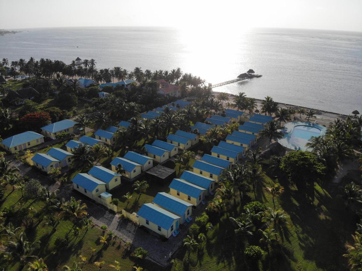 Royal Caribbean Resort Сан Педро Екстериор снимка